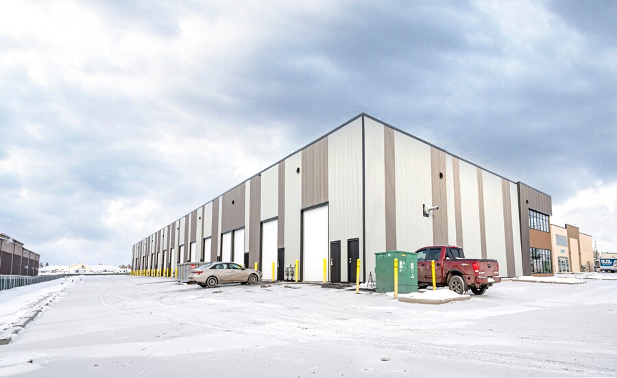 More Photos Of 120 Commercial Dr, Calgary Warehouse For Lease
