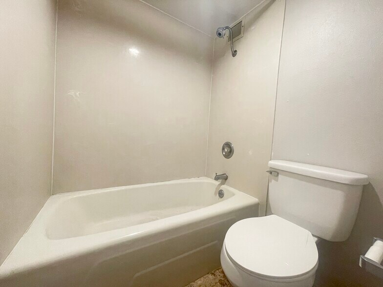 More Photos Of 802 Gold Ave SW, Albuquerque Apartments For Sale