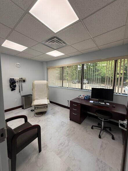 More Photos Of 225 Gordons Corner Rd, Manalapan Township Medical For Lease