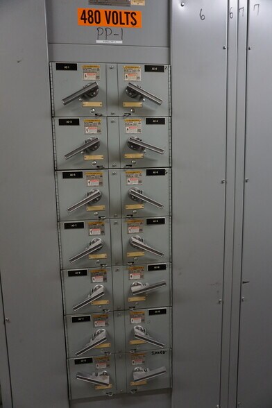 More Photos Of 93 W Campbell Rd, Rotterdam Freestanding For Sale