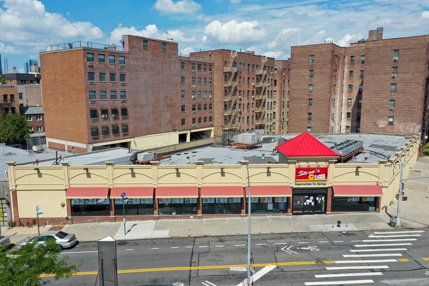 Primary Photo Of 41-25 Greenpoint Ave, Sunnyside Supermarket For Sale