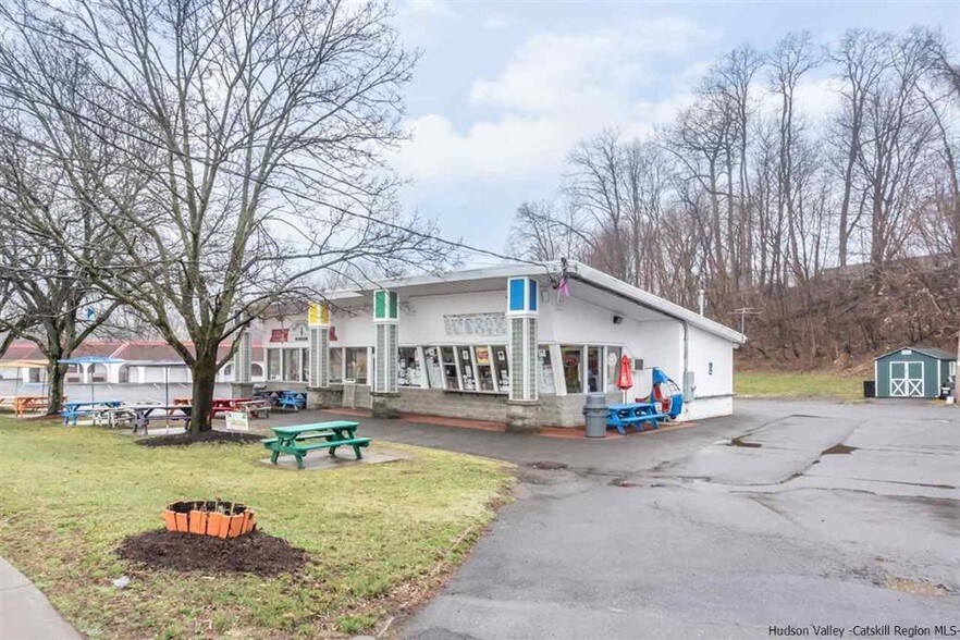 More Photos Of 90 Old Rt-9w, Port Ewen Restaurant For Sale