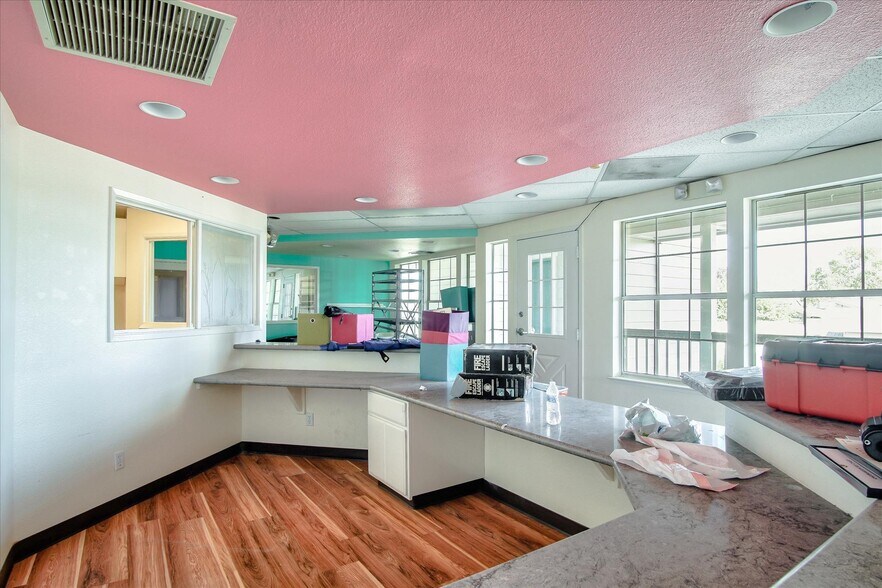 More Photos Of 890 Sunset Dr, Hollister Medical For Lease