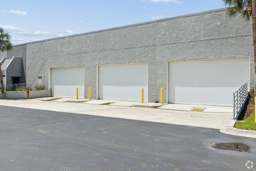 More Photos Of 9410 Parker Ave, Jacksonville Warehouse For Lease