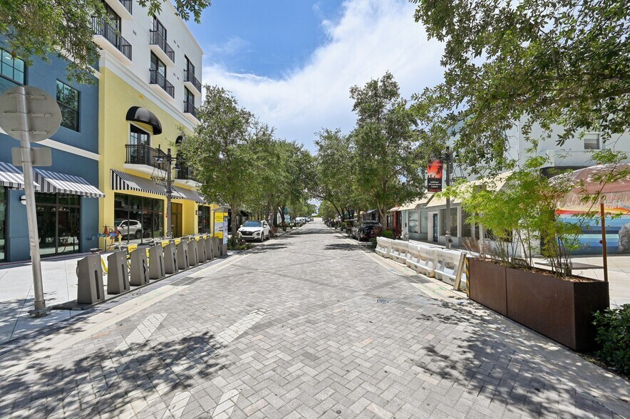 More Photos Of 125 Quadrille Plaza Dr, West Palm Beach Apartments For Lease