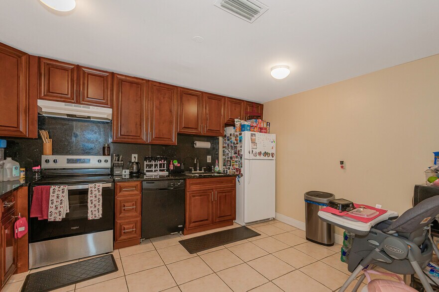 More Photos Of 4063-4065 SW 51st St, Fort Lauderdale Apartments For Sale
