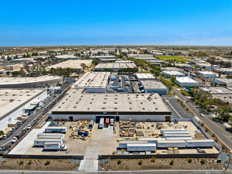 More Photos Of 11552 Monarch St, Garden Grove Warehouse For Lease