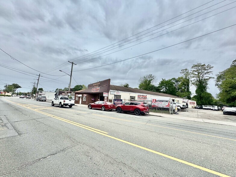 Primary Photo Of 1959 New York Ave, Huntington Station Auto Repair For Sale