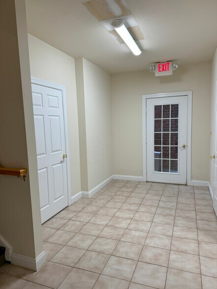 More Photos Of 1900 Manakin Rd, Manakin Sabot Office For Lease