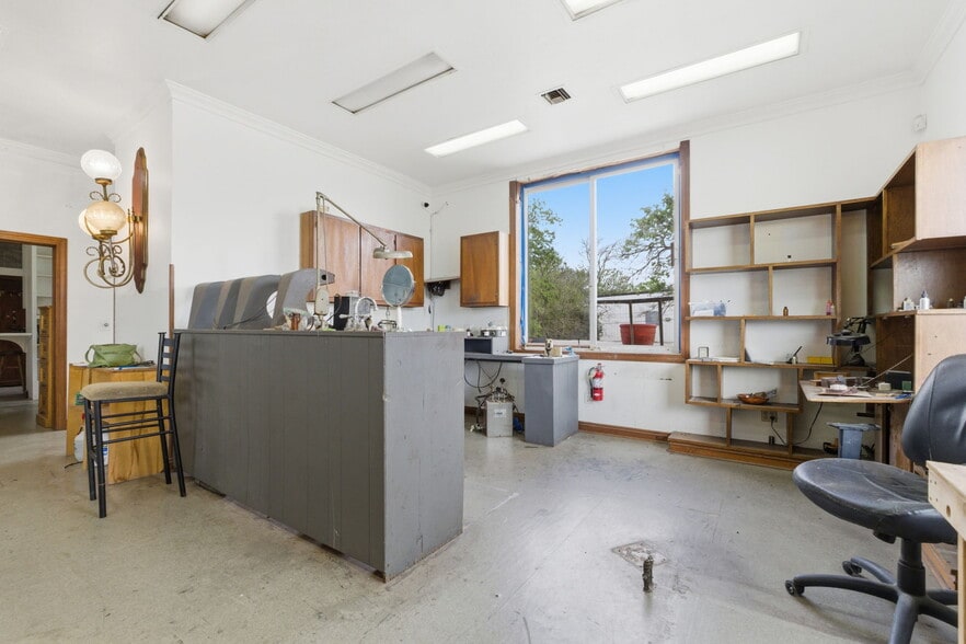 More Photos Of 2122 S Glenstone Ave, Springfield Freestanding For Sale