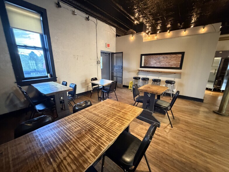 More Photos Of 244 N Main St, Monticello Flex For Sale