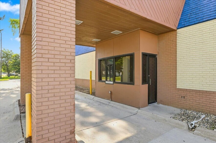 More Photos Of 1410 N Broadway St, Red Oak Fast Food For Lease