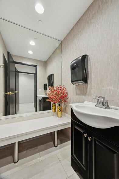 More Photos Of 4420 Valley View Rd, Edina Office For Lease