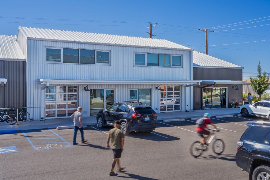 More Photos Of 1189 Parkway Dr, Santa Fe Showroom For Sale