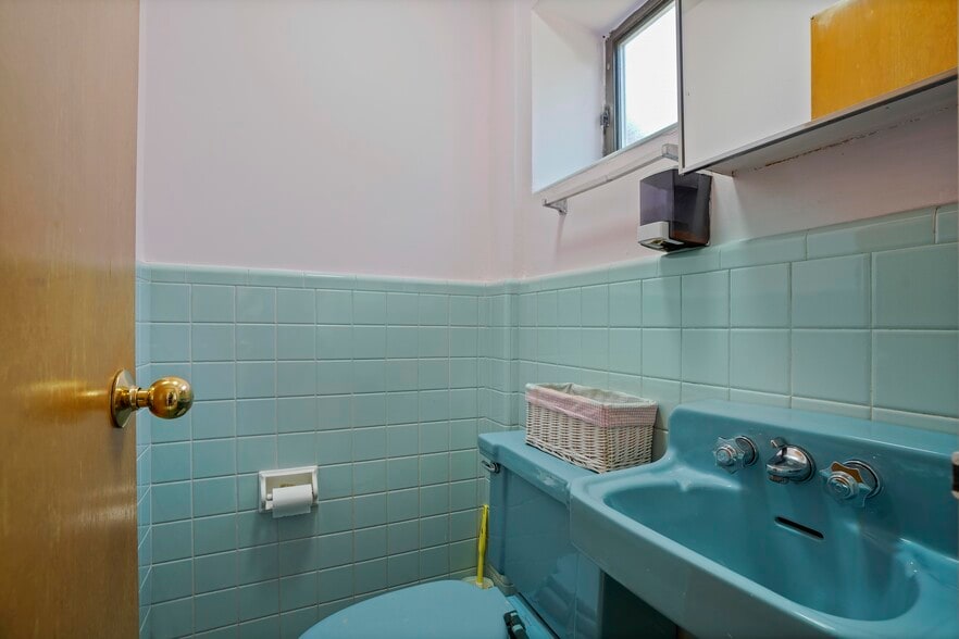 More Photos Of 72-41 Grand Ave, Flushing Medical For Lease