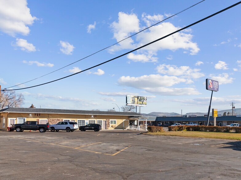 More Photos Of 1349 Idaho St, Elko Hotel For Sale
