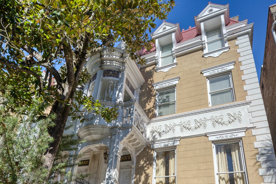 More Photos Of 14 E Taylor St, Savannah Specialty For Sale