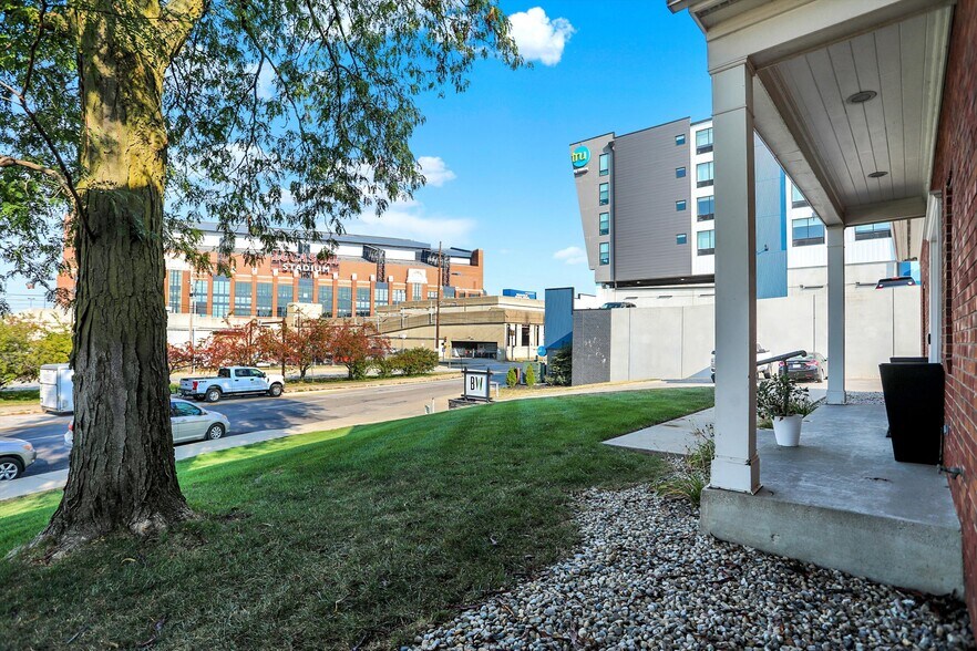 More Photos Of 615 Russell Ave, Indianapolis Medical For Sale