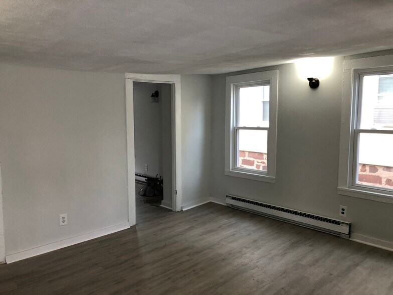 More Photos Of 774-776 S Main St, Plantsville Storefront Retail Office For Lease