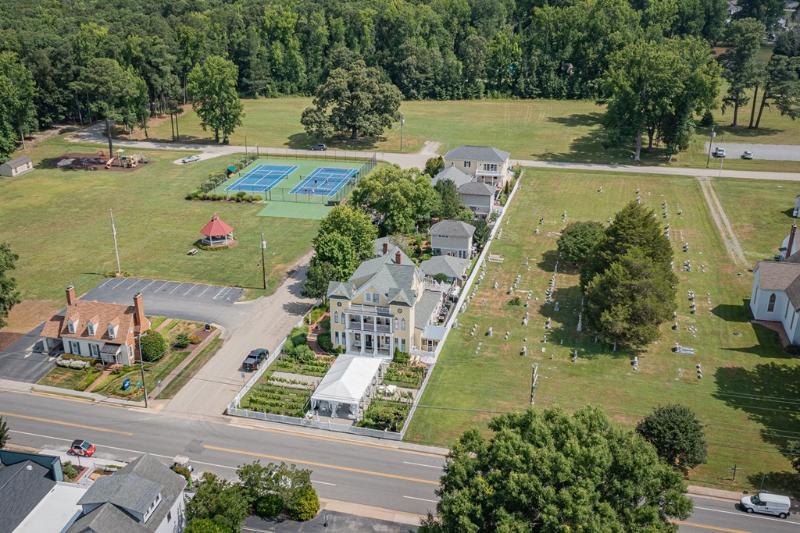 More Photos Of 65 Tavern Rd, Irvington Hotel For Sale