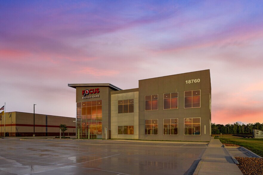 More Photos Of 18760 US 59 N hwy, Humble Medical For Lease
