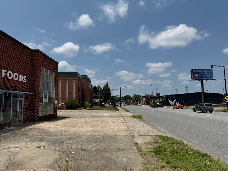 More Photos Of 511 W Franklin Blvd, Gastonia Storefront Retail Office For Sale