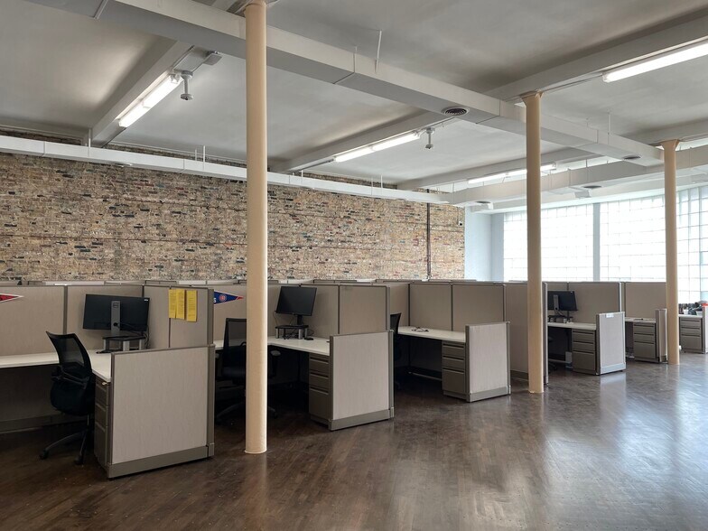More Photos Of 4020 N Elston Ave, Chicago Storefront Retail Office For Lease