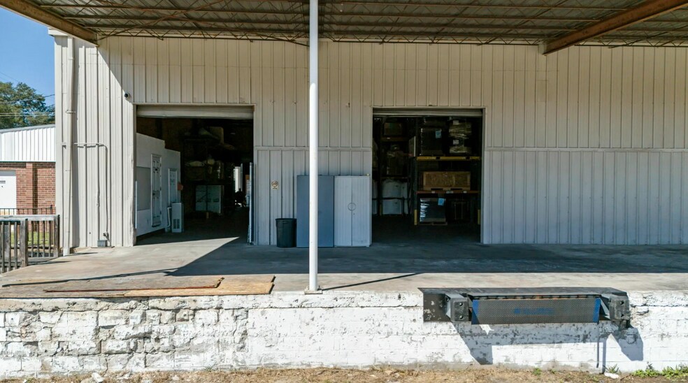 More Photos Of 1305 Dunbar Rd, Cayce Service For Lease