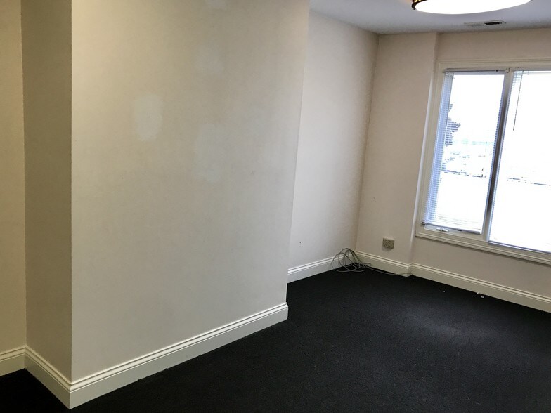 More Photos Of 103 E Ogden Ave, Clarendon Hills Office For Sale