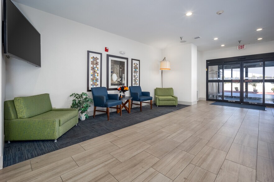 More Photos Of 7840 NW 39th Expy, Bethany Hotel For Sale