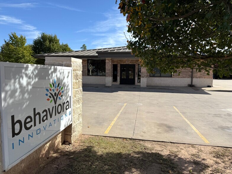 More Photos Of 520 Pointe Parkway Blvd, Yukon Medical For Sale