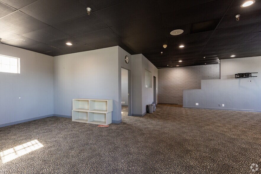 More Photos Of 3049 La Cienega Blvd, Culver City Warehouse For Lease