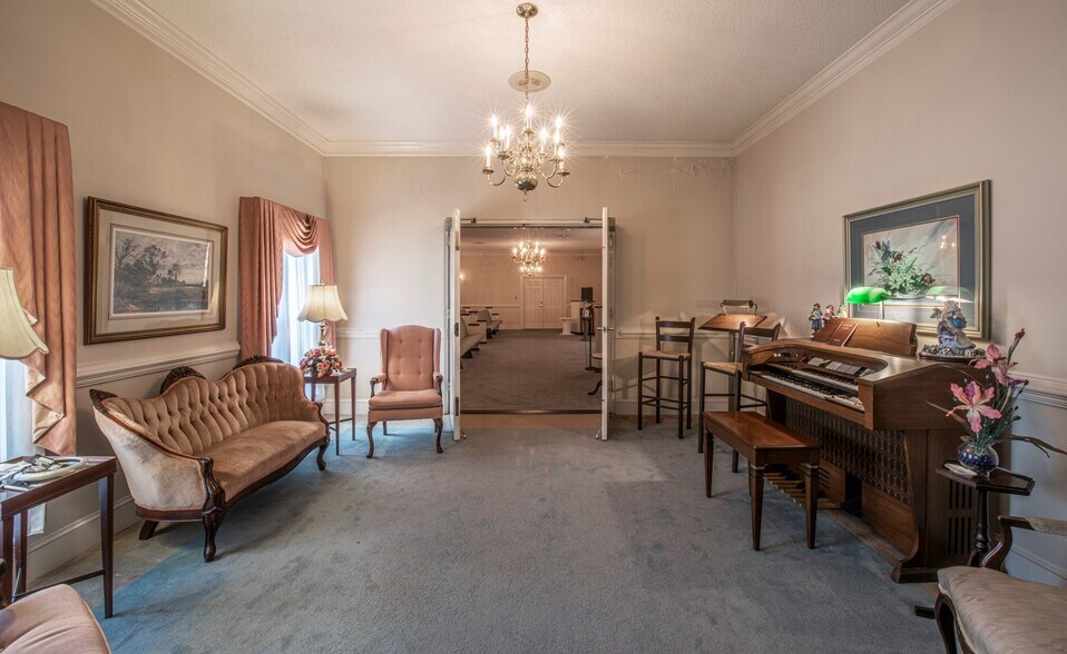 More Photos Of 913 N Arendell Ave, Zebulon Funeral Home For Sale