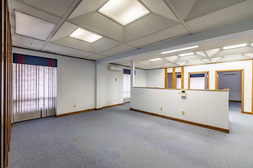 More Photos Of 462 S Federal Blvd, Riverton Office For Sale