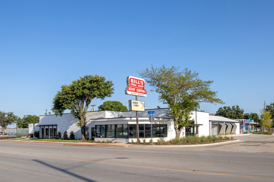 More Photos Of 211 N Elm St, Arlington Storefront For Lease