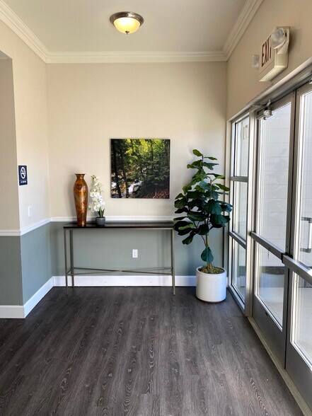 More Photos Of 1710 W Main St, Battle Ground Office For Lease