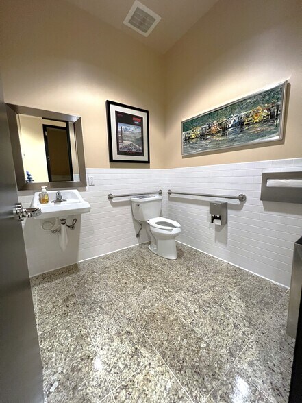 More Photos Of 3187 Airway Ave, Costa Mesa Light Manufacturing For Sale