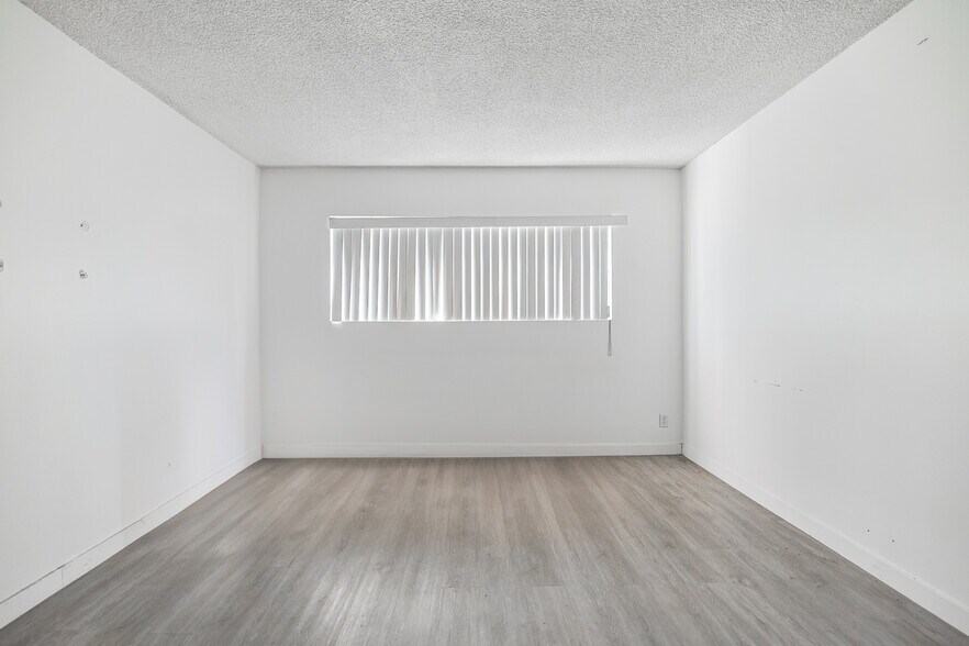 More Photos Of 142 S Wetherly Dr, Los Angeles Apartments For Sale