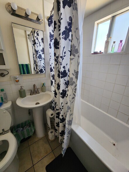 More Photos Of 476 H St, Brawley Apartments For Sale