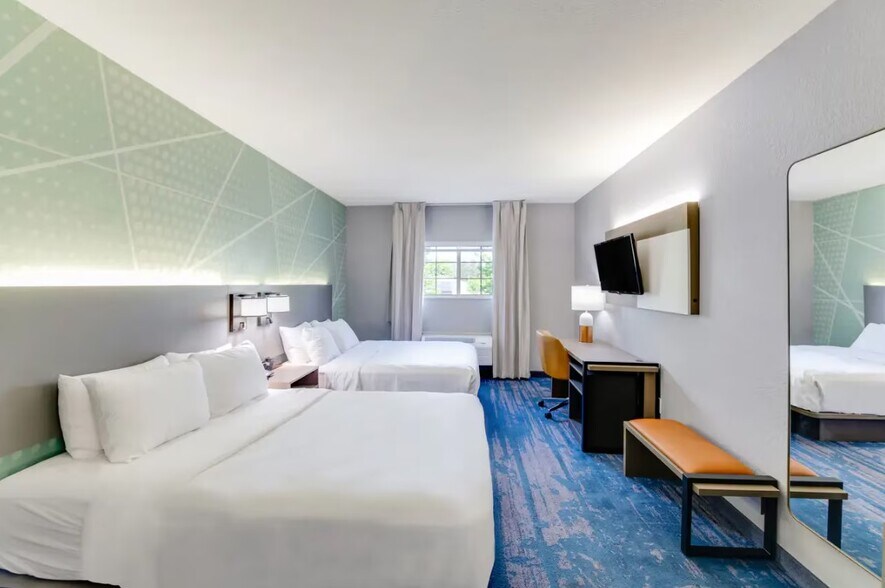 More Photos Of 5810 Schofield Ave, Weston Hotel For Sale