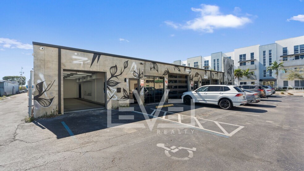 Primary Photo Of 3472 NE 5th Ave, Oakland Park Showroom For Lease