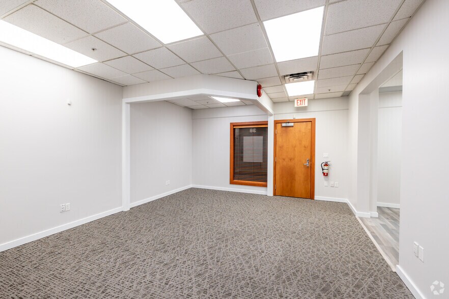 More Photos Of 1480 Foster St, White Rock Apartments For Lease