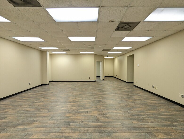 More Photos Of 6095 College St, Beaumont Office For Sale