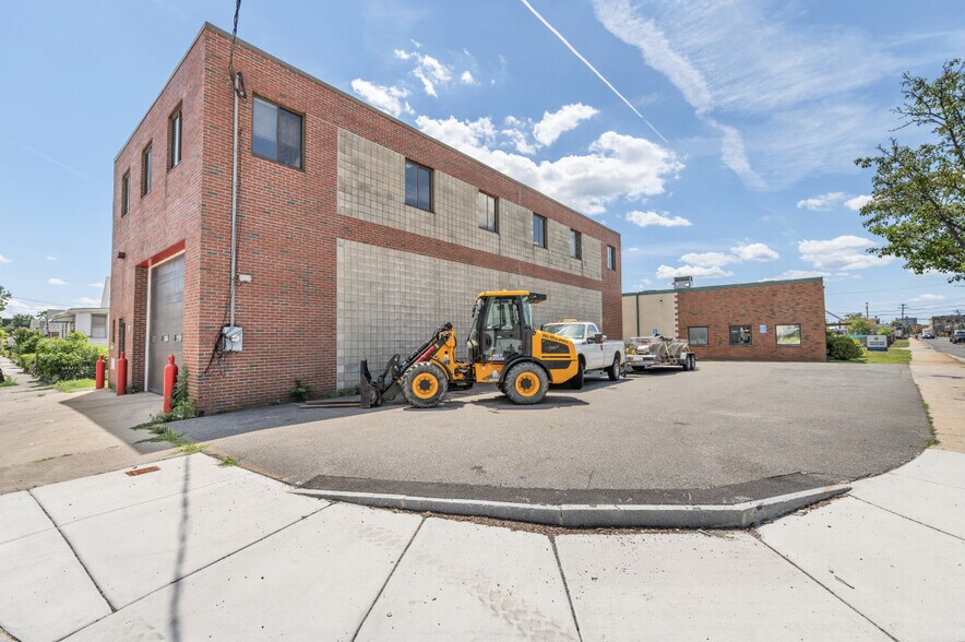 More Photos Of 11 Marlboro St, Malden Warehouse For Lease