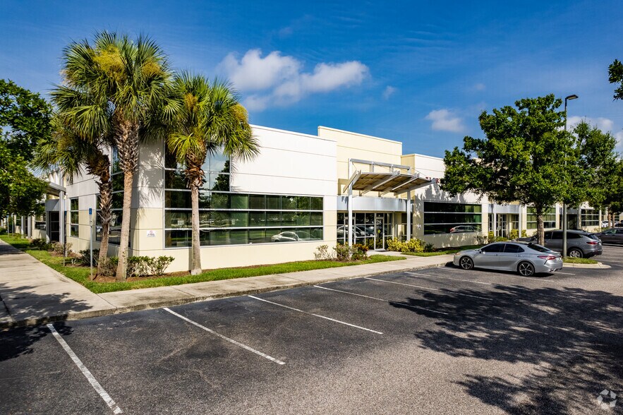More Photos Of 8810 Commodity Cir, Orlando Showroom For Lease