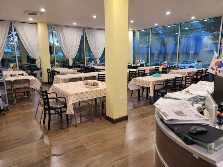 More Photos Of 3541 156th St, Flushing Flex For Sale