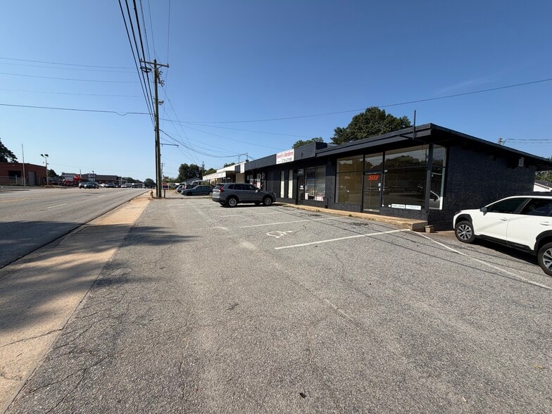 More Photos Of 503 Poinsett Hwy, Greenville Office For Lease
