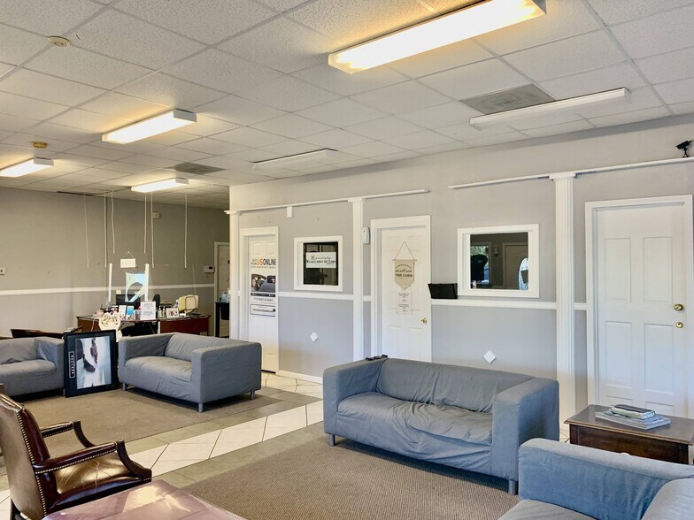 More Photos Of 2555 Allen Genoa Rd, Pasadena Freestanding For Sale