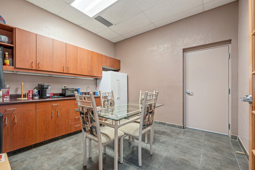 More Photos Of 4655 S Coach Dr, Tucson Warehouse For Sale