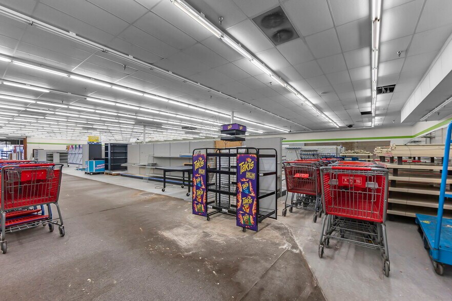 More Photos Of 121 S Sprigg St, Cape Girardeau Supermarket For Sale